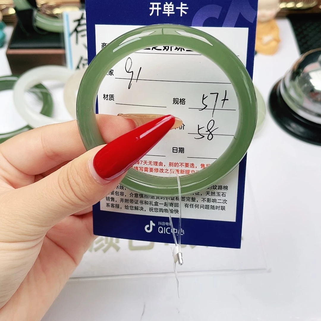 和田玉手镯未镶嵌依**故