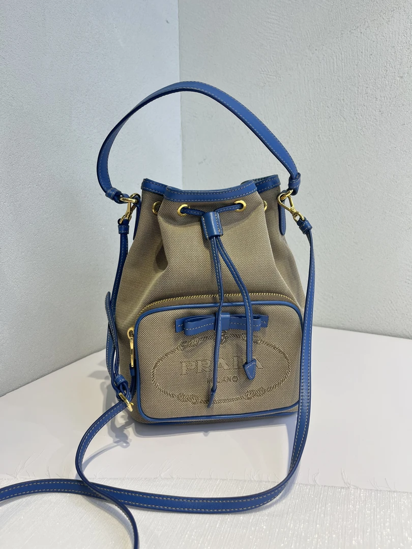 99新 Prada/普拉达 蓝总专场/拼色抽绳小水桶
