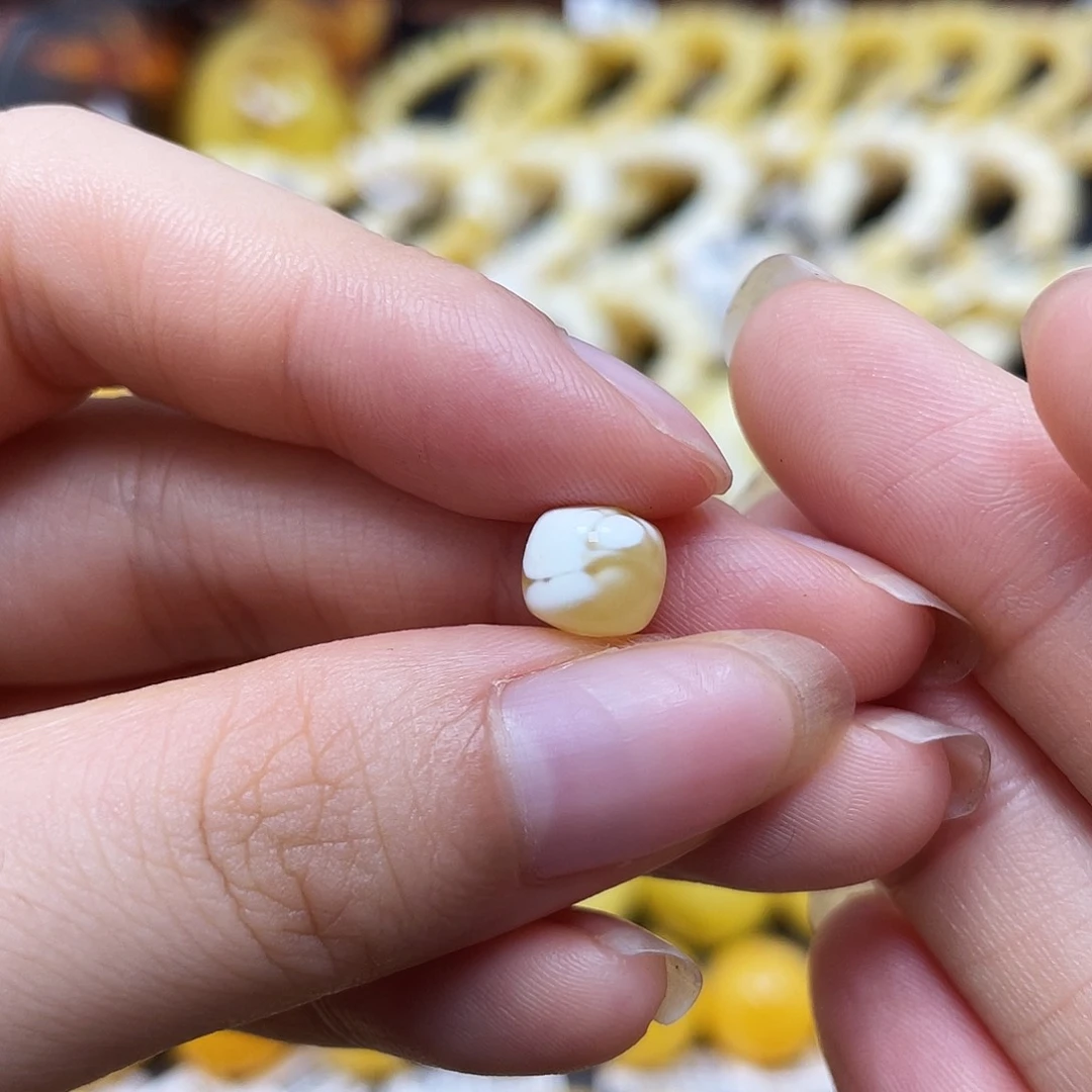 未镶嵌蜜蜡裸石老型7.6✖️7mm瑕
