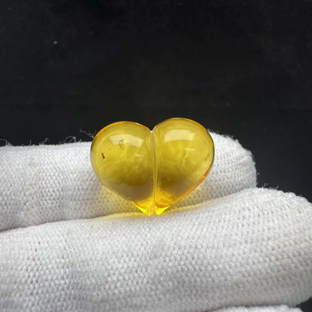 M9311天然原矿俄料蜜蜡爱心20.5*16.8mm支持复检