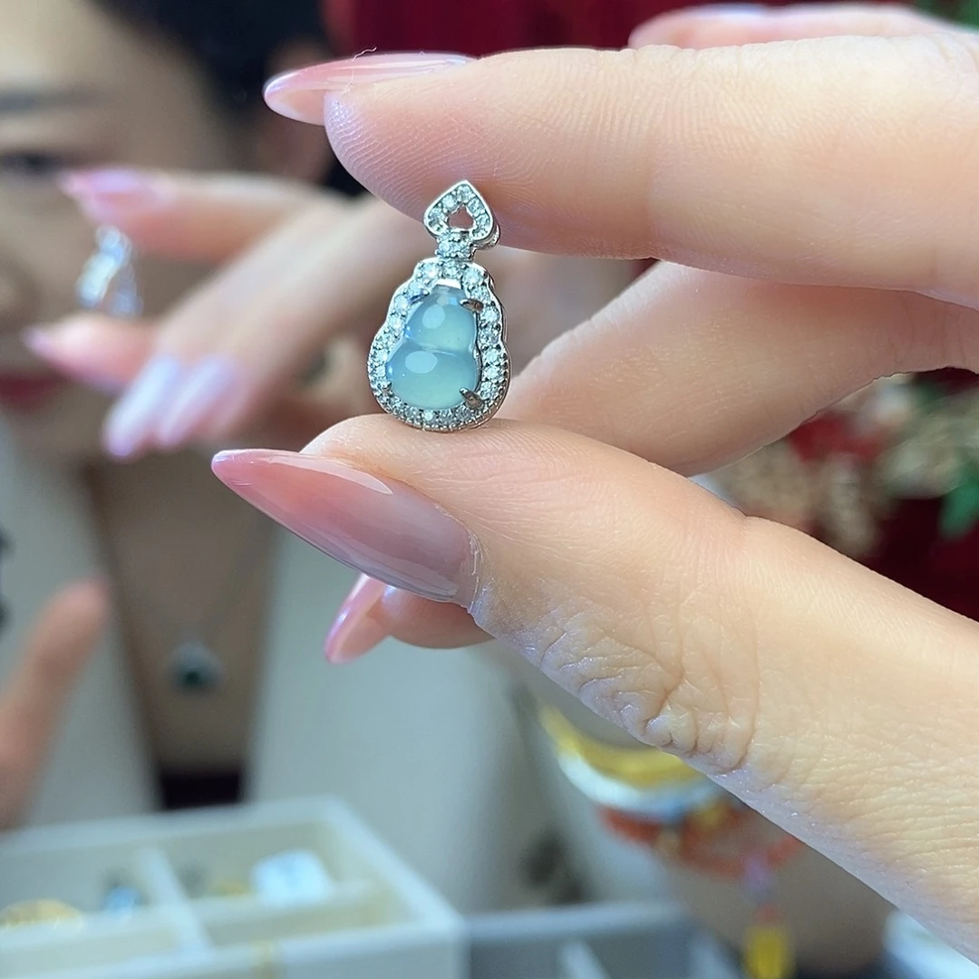 翡翠吊坠(不含链)银S925镶嵌泡**?