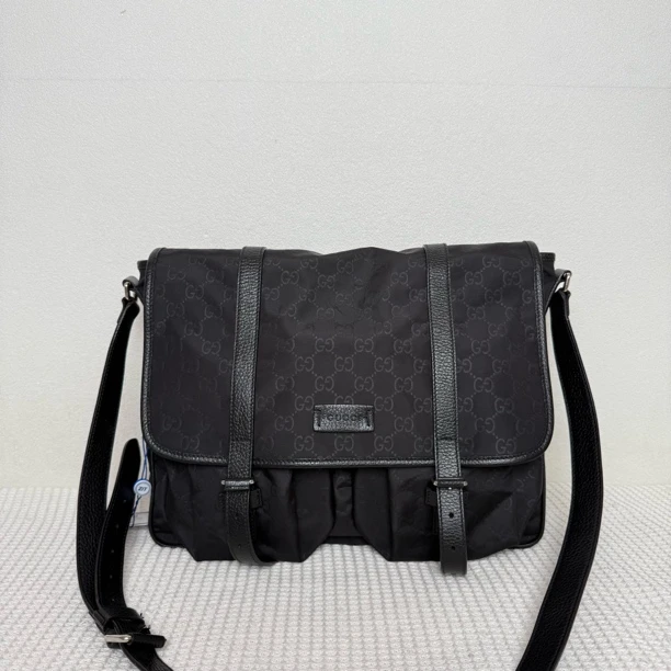 99新 GUCCI/古驰 98新/5925男士时尚休闲黑色尼龙双扣邮差包