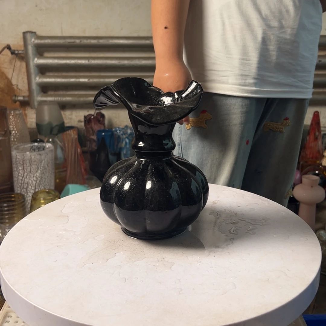 黑色折纸高度21琉璃花器摆件微瑕