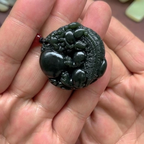 和田玉吊坠未镶嵌