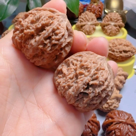 137狮子头文玩核桃