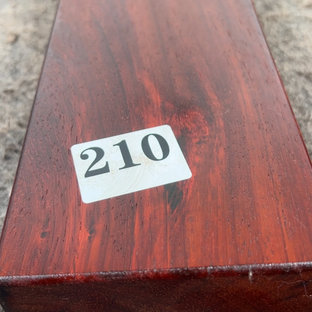 木两****、木料一物一拍木料