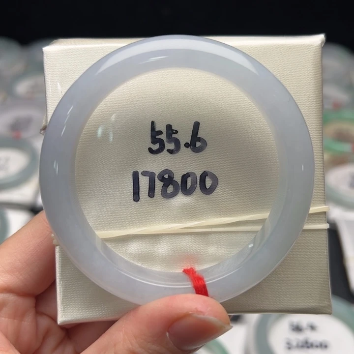 翡翠未镶嵌手镯A货