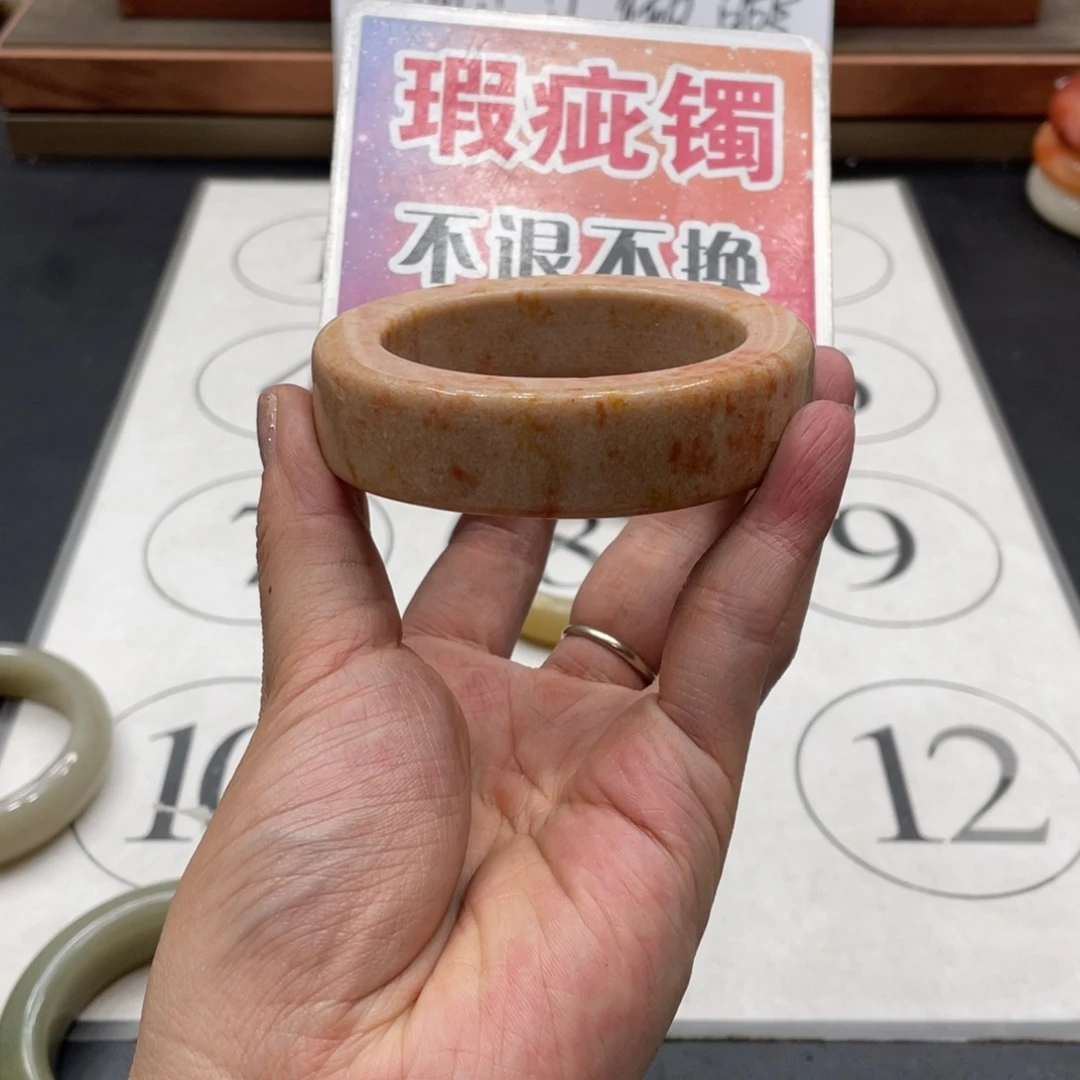 苍***子未镶嵌手镯石英质玉