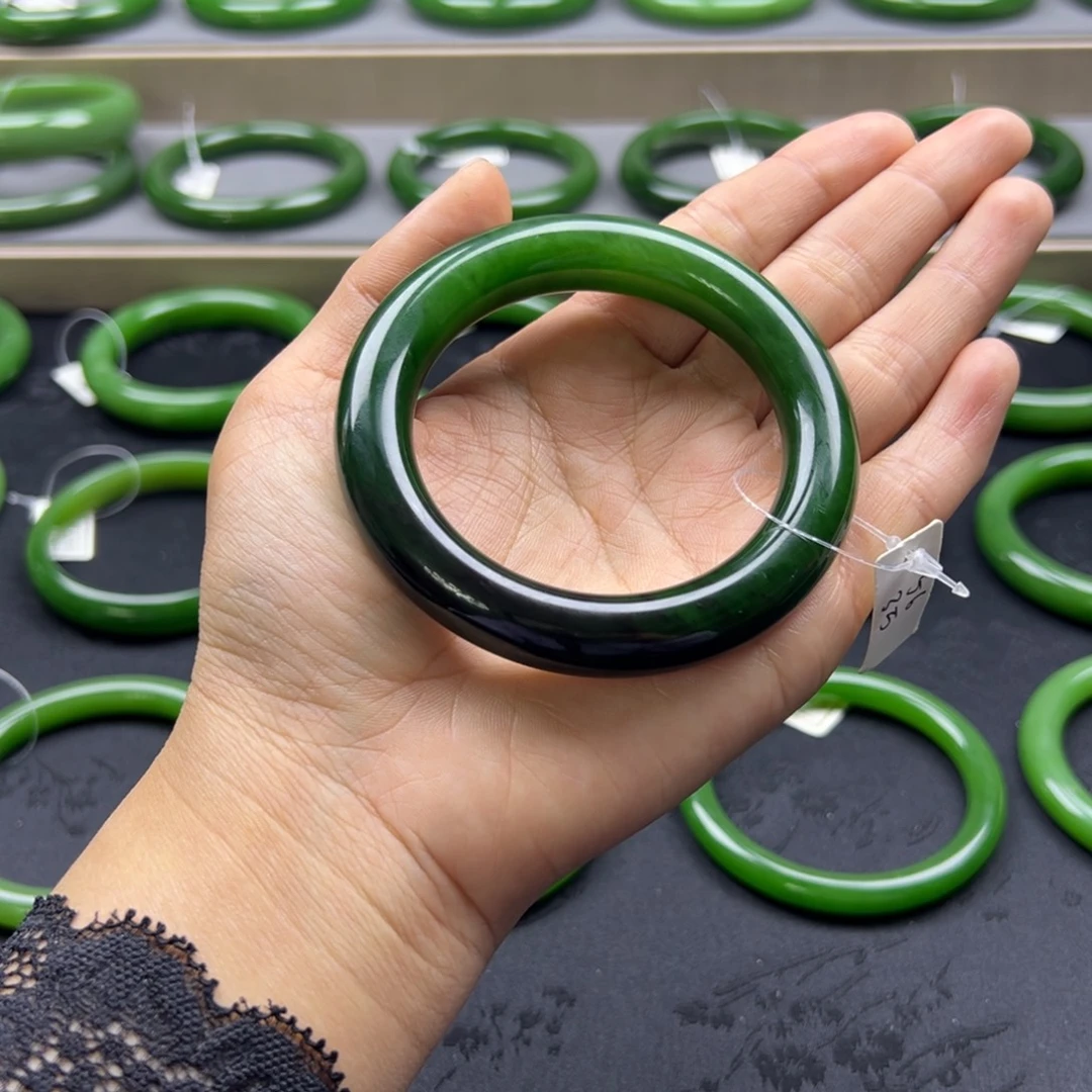 和田玉（碧玉）未镶嵌手镯胖圆红皮