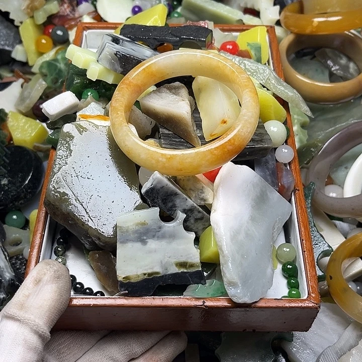未镶嵌透闪石质玉珠宝奇石有****。