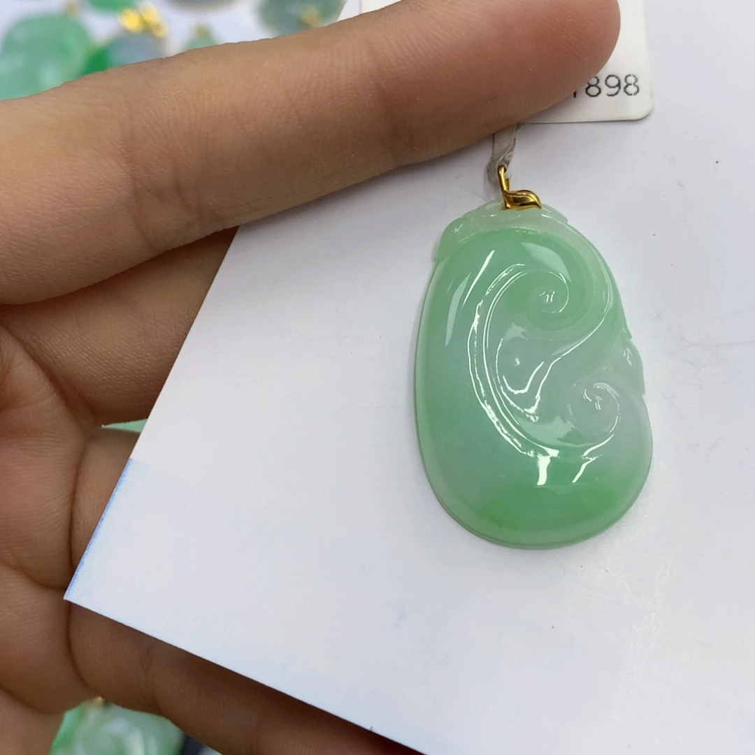 翡翠18K金镶嵌颈饰翡翠