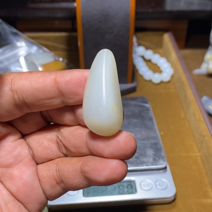 梁***子和田玉（白玉）未镶嵌颈饰