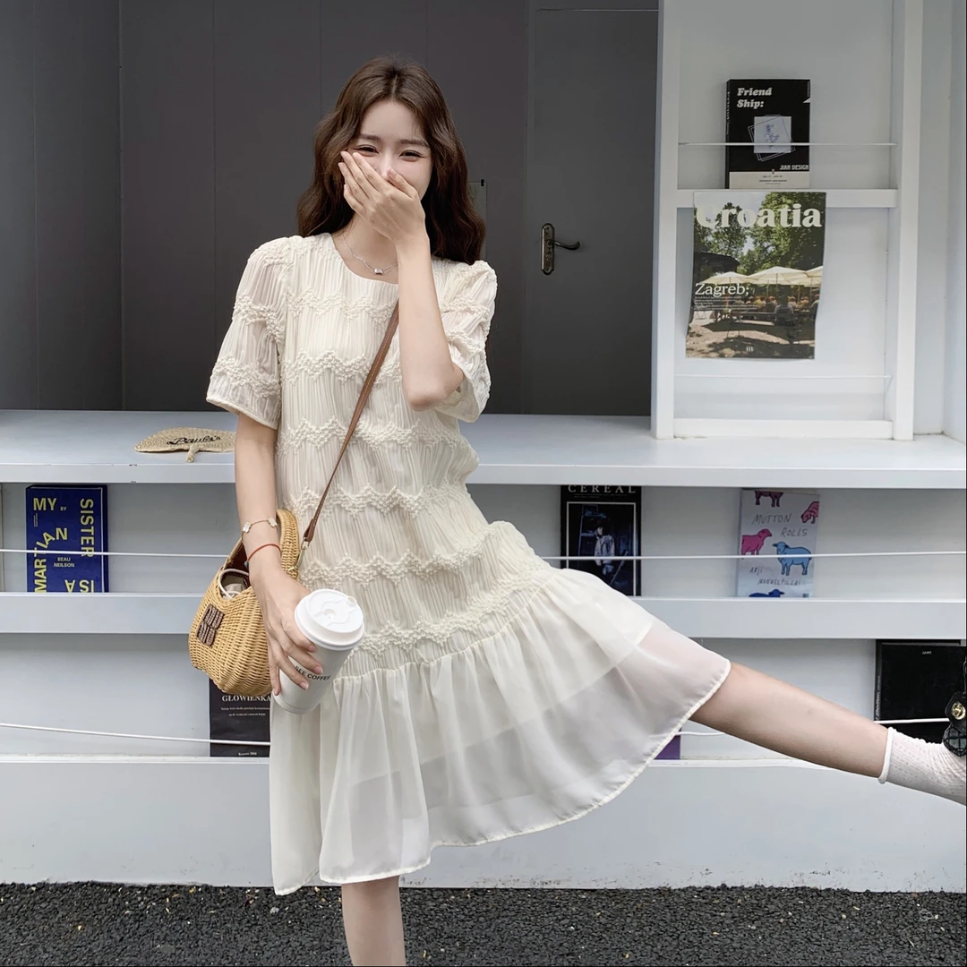 法式超仙森系米白色连衣裙女2025夏季新款时尚气质中长款拼接纱裙