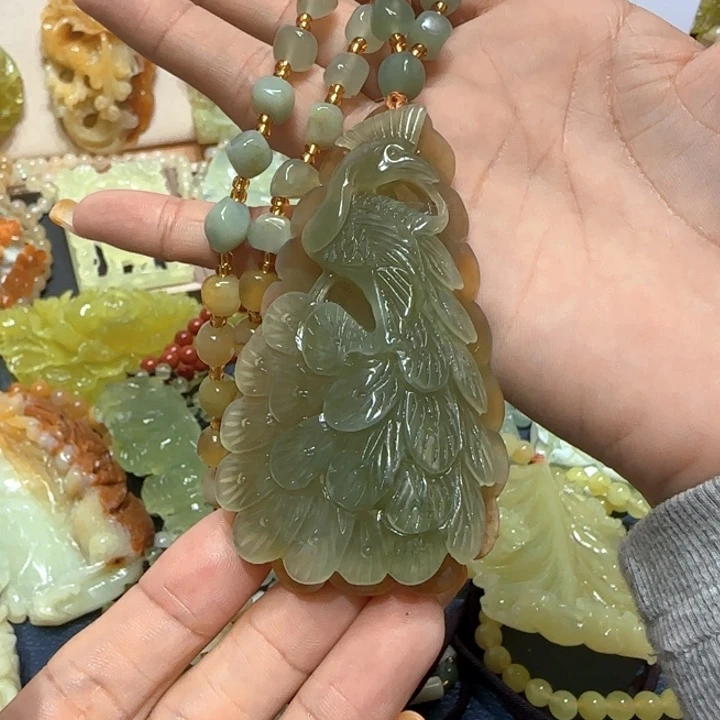 未镶嵌蛇纹石玉吊坠