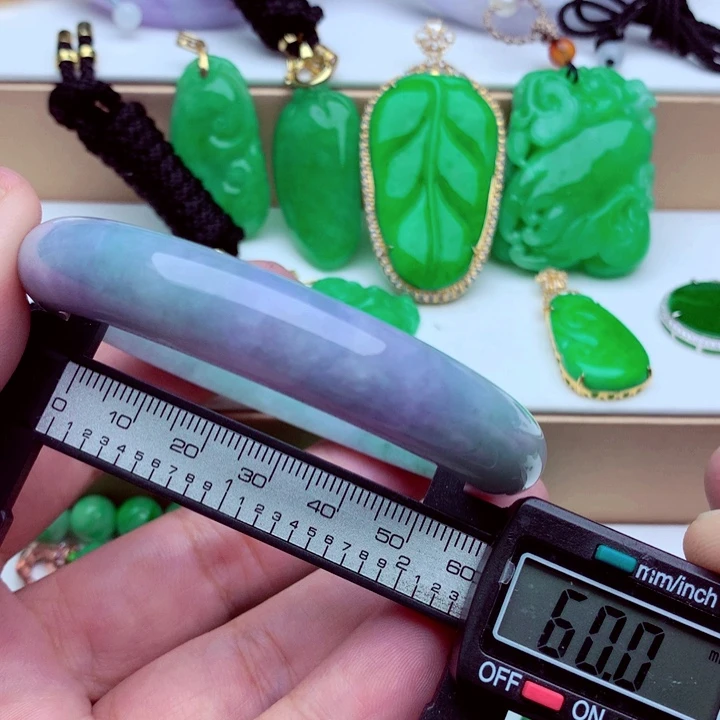 翡翠未镶嵌手镯…．．