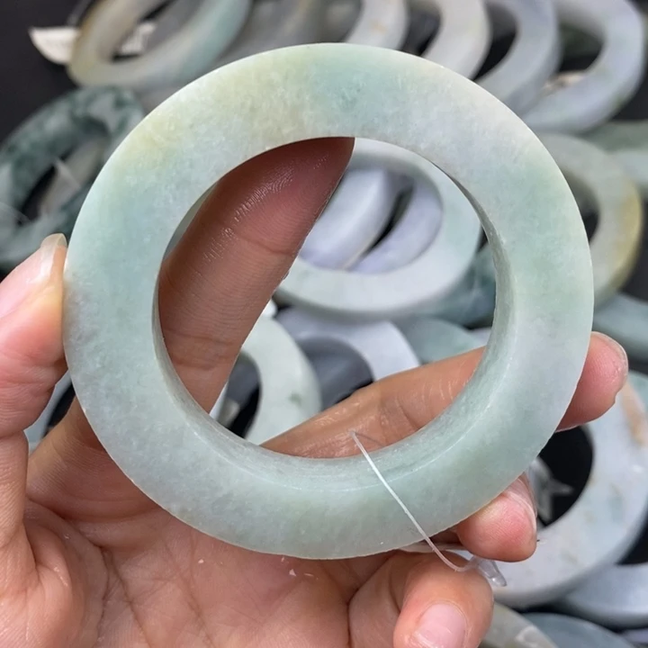 欢***定制翡翠未镶嵌翡翠手镯