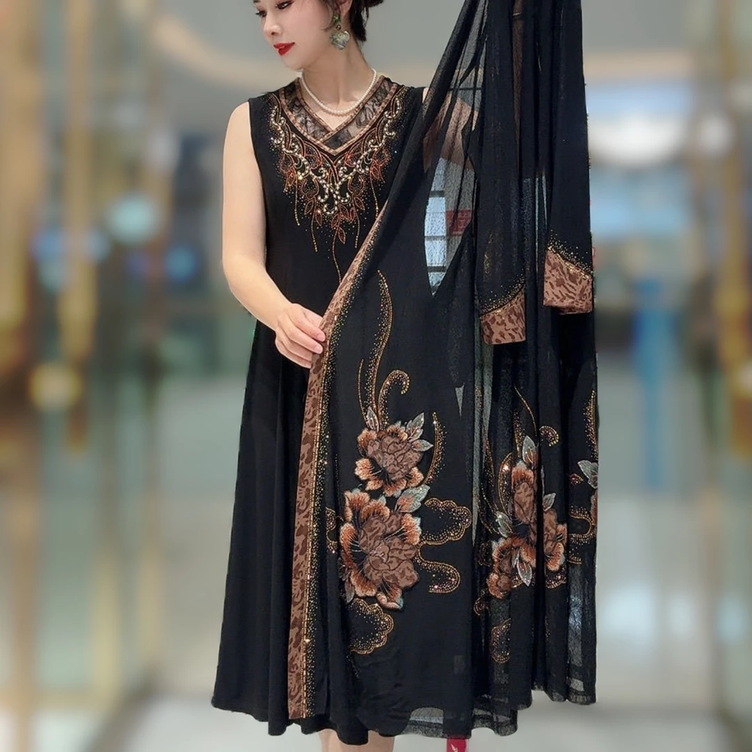 妈妈高端气质新款连衣裙轻奢洋气中老年简约收腰刺绣两件套套装