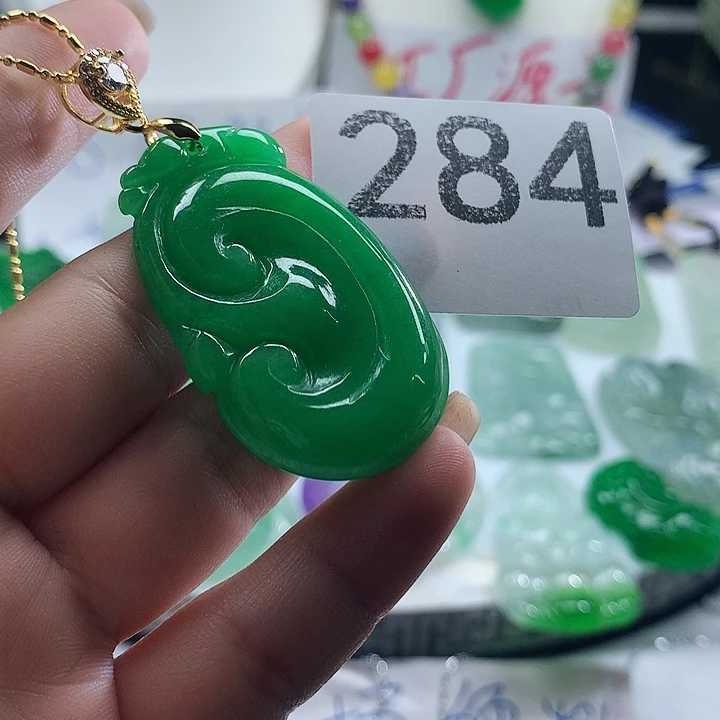 翡翠未镶嵌吊坠(赠链)