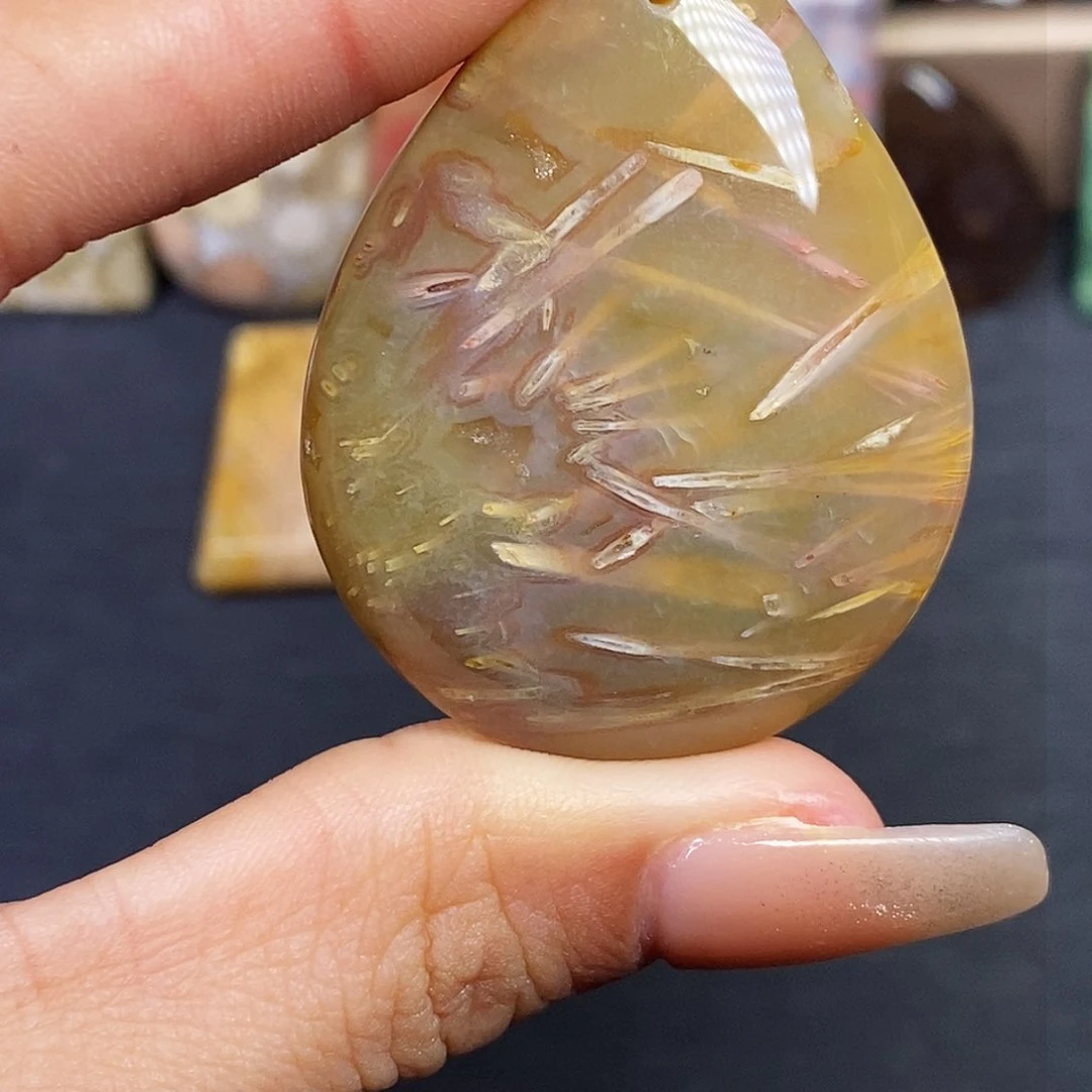 硅化玉颈饰合金春**月