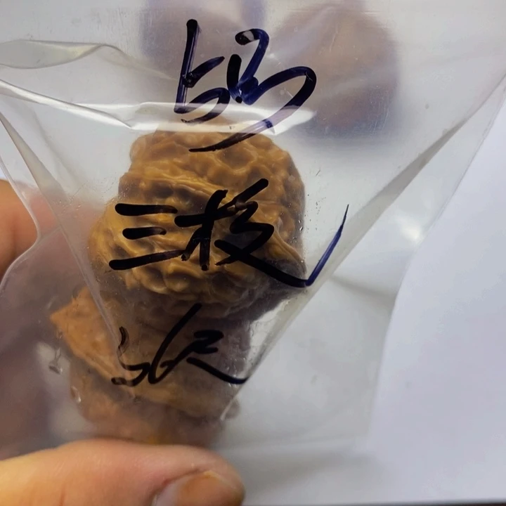 把件文玩核桃三棱