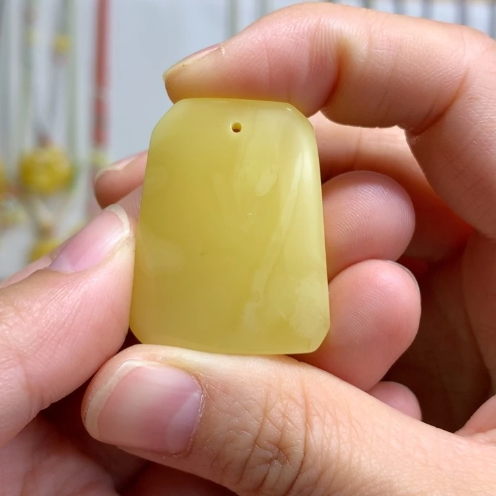 蜜蜡未镶嵌颈饰无事牌