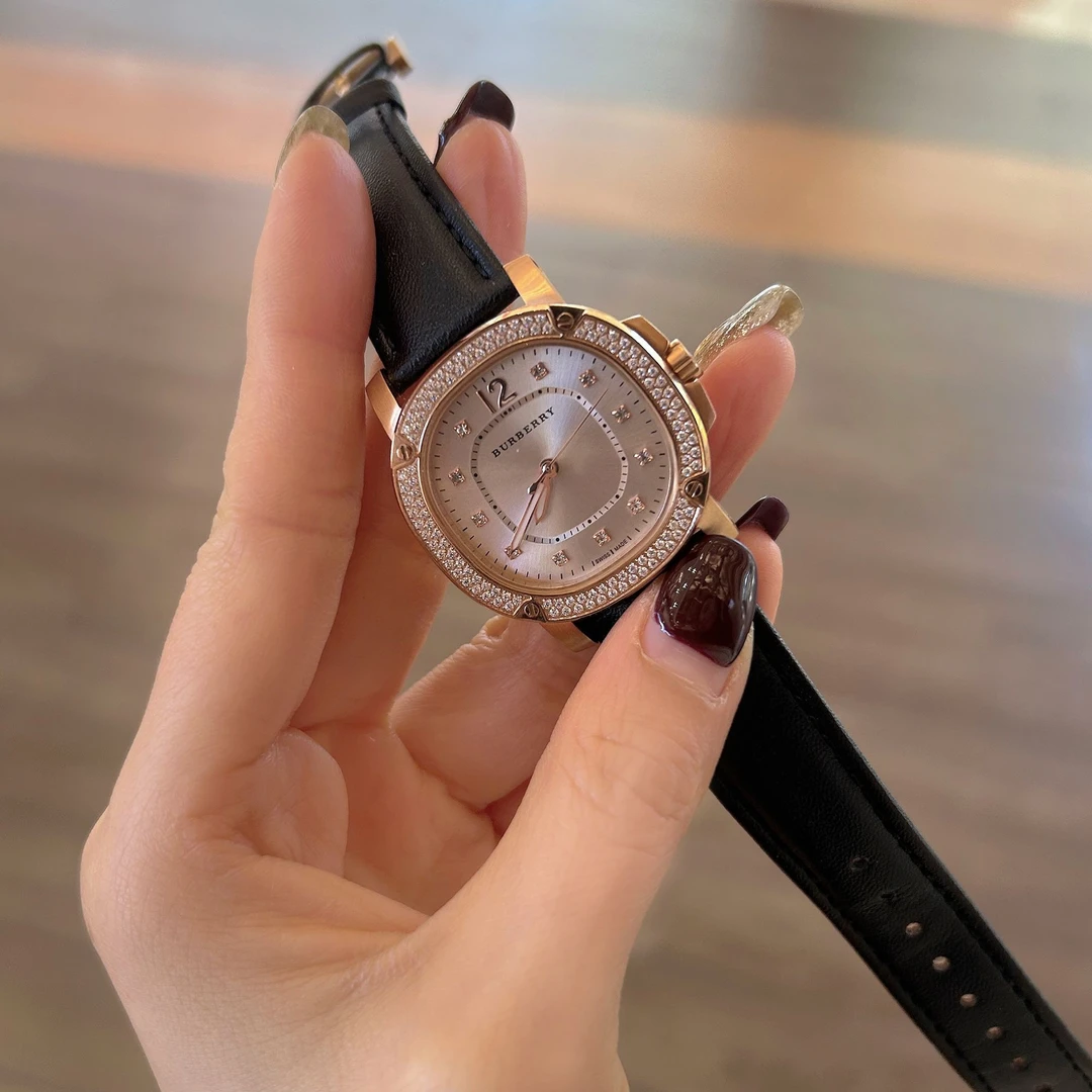 BURBERRY博柏利鹦鹉螺满钻黑色皮革34MM女表BBY1823