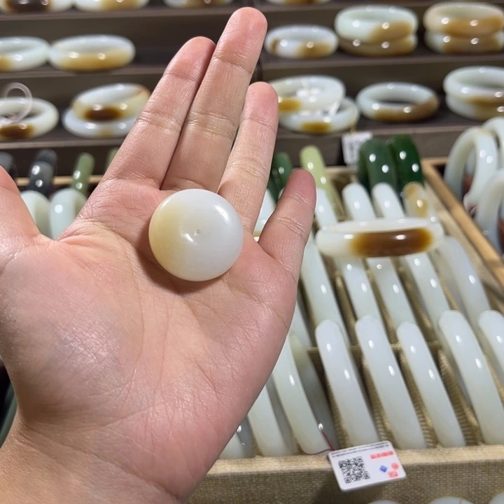 杜****颈饰未镶嵌和田玉