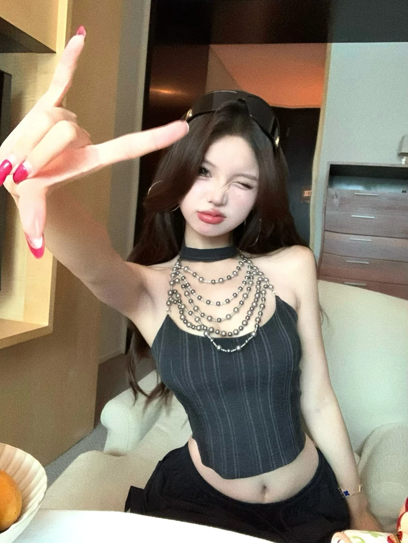曼哈顿拾忆设计感链条挂脖背心吊带辣妹短款上衣+黑色时尚休闲裤