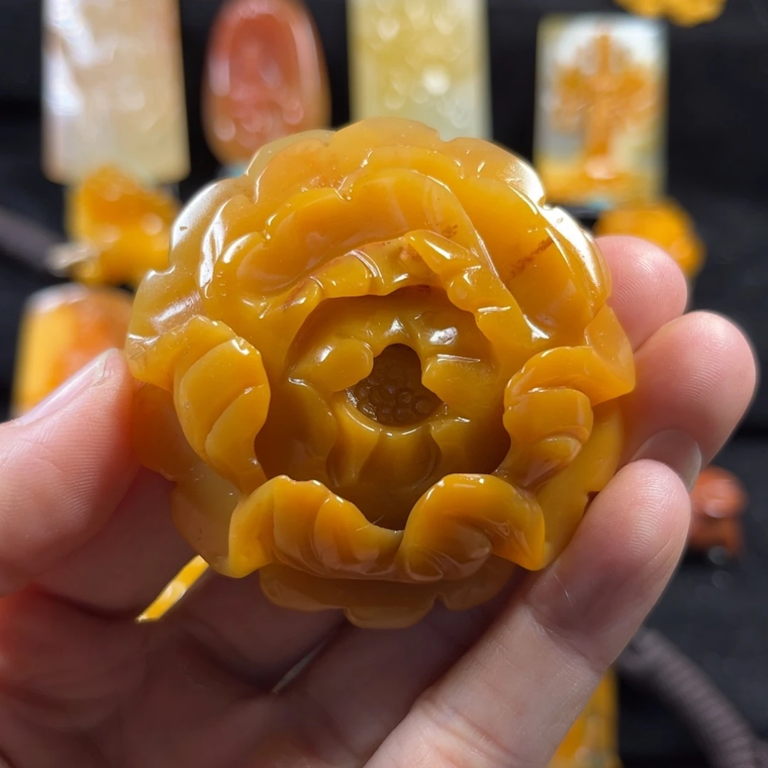 石英质玉（黄龙玉）合金颈饰