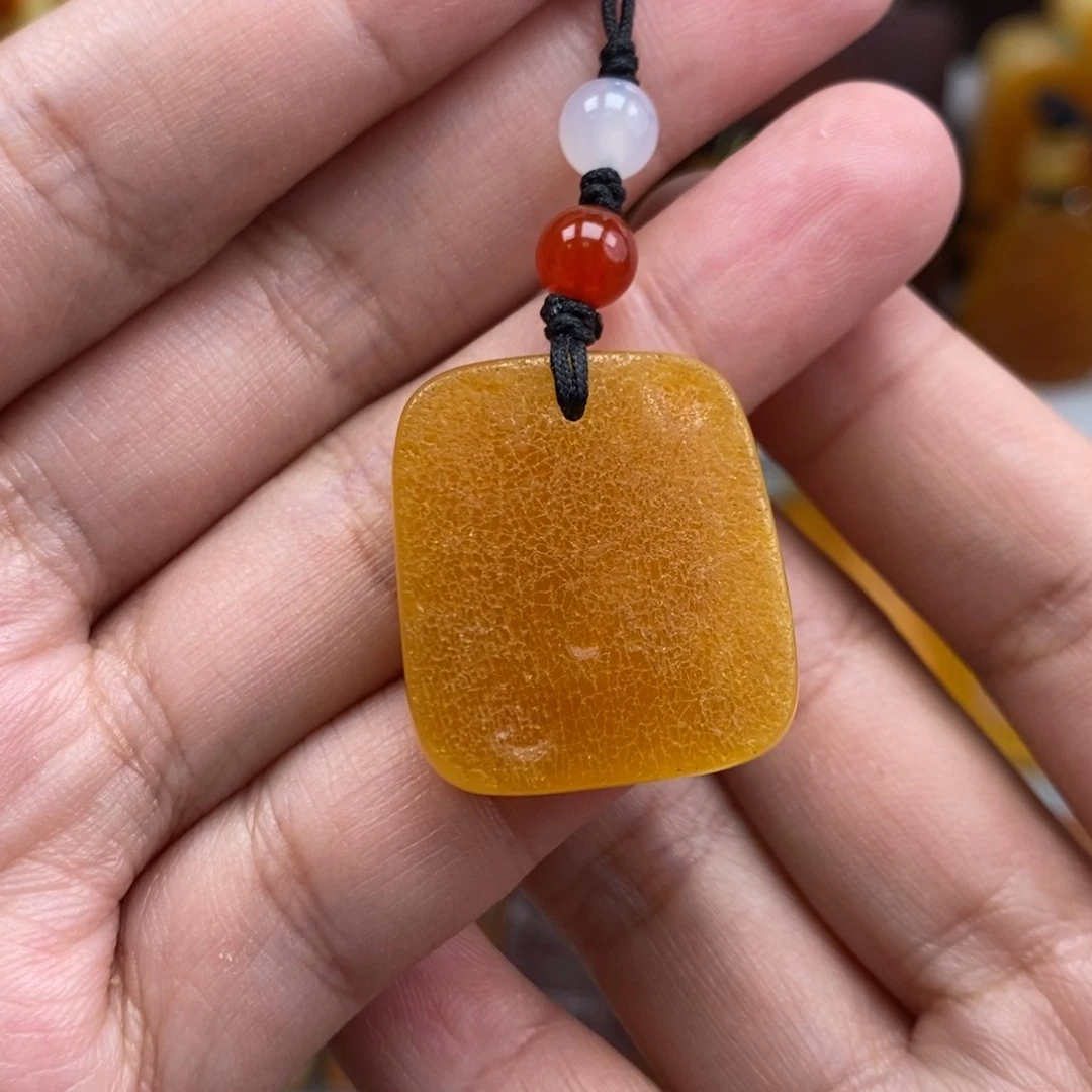 琥珀吊坠(赠链)未镶嵌