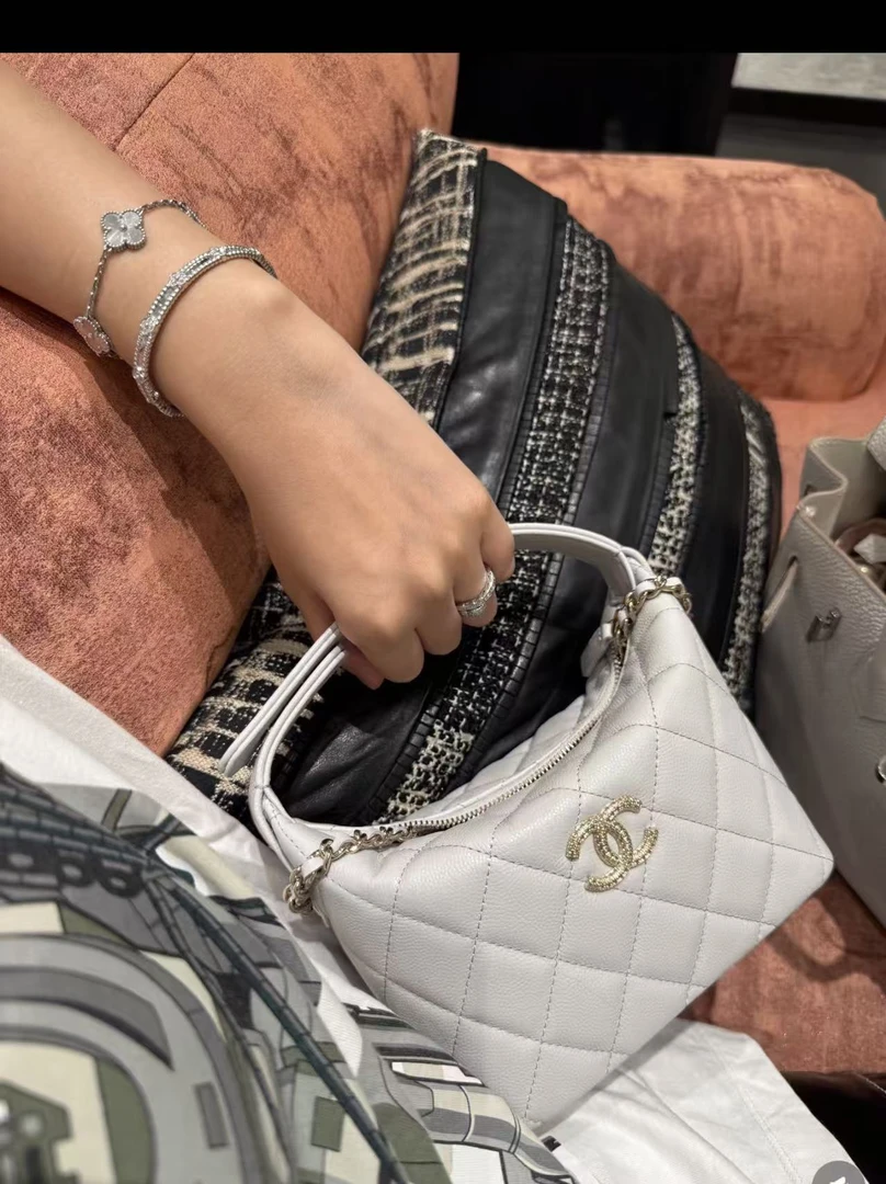 未使用 Chanel/香奈儿 展会外场！灰色大logo饭盒包
