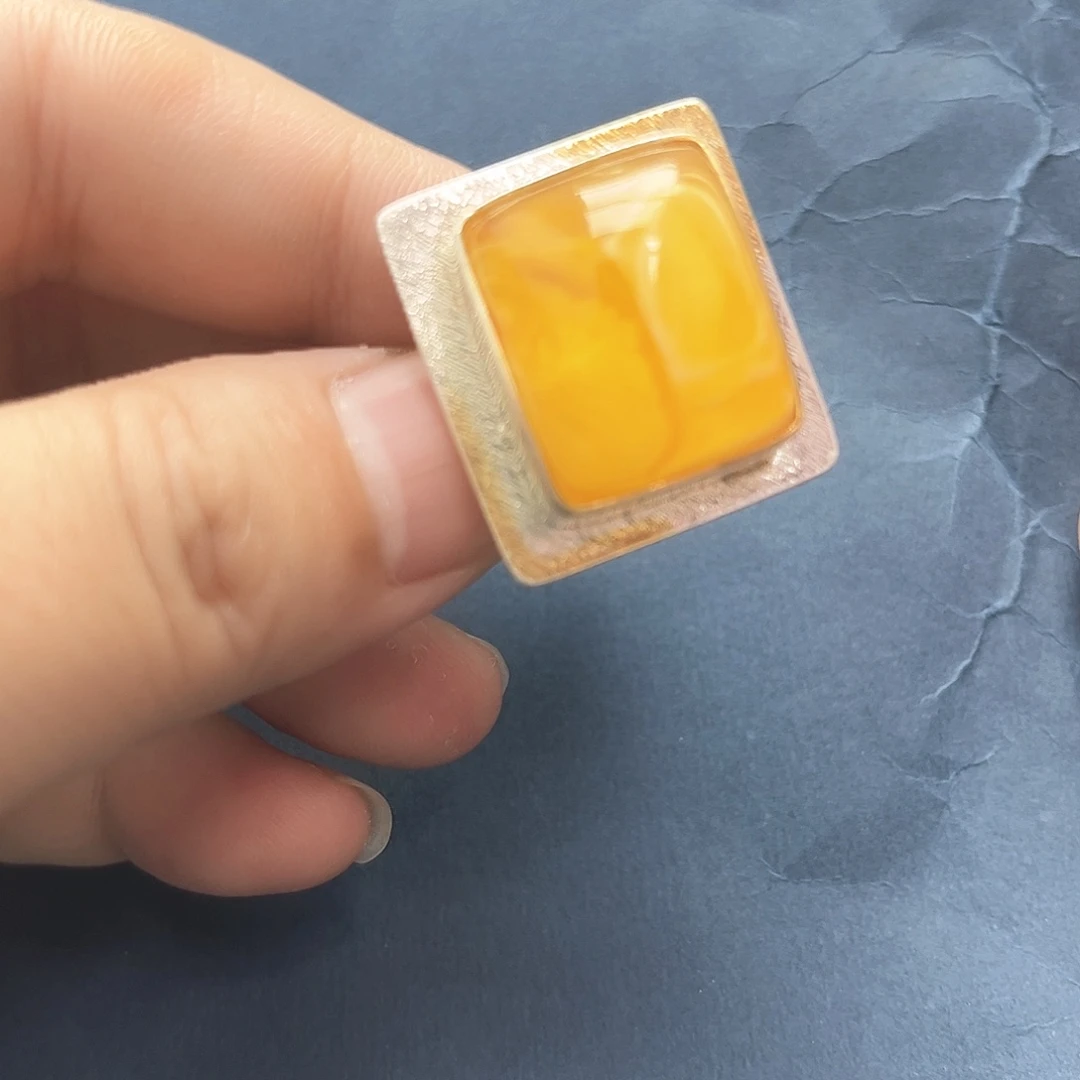 裸石琥珀未镶嵌戒指