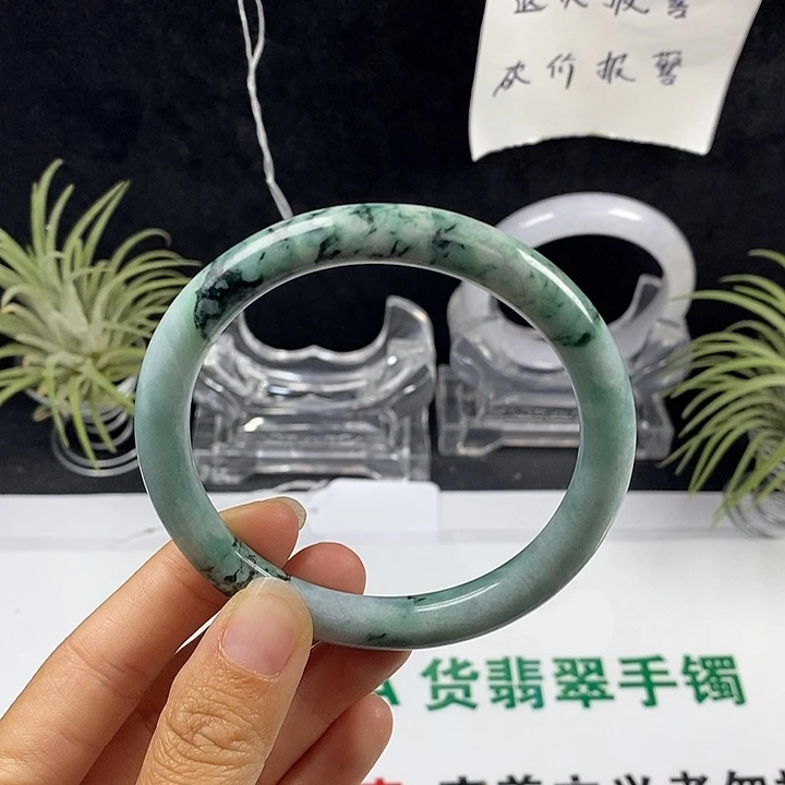 翡翠未镶嵌手镯39号。 62圈