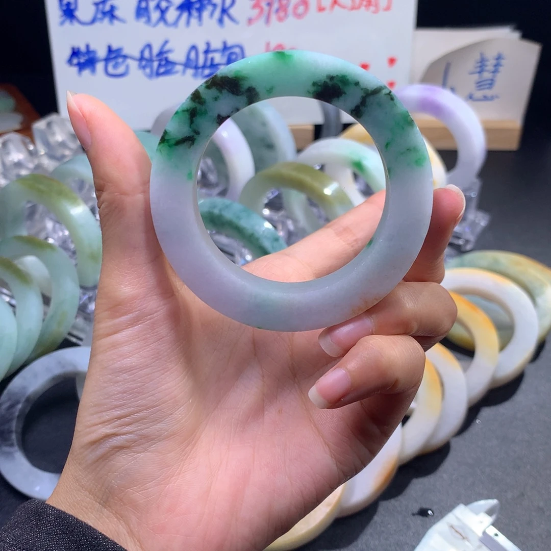 定制翡翠未镶嵌泥鳅背