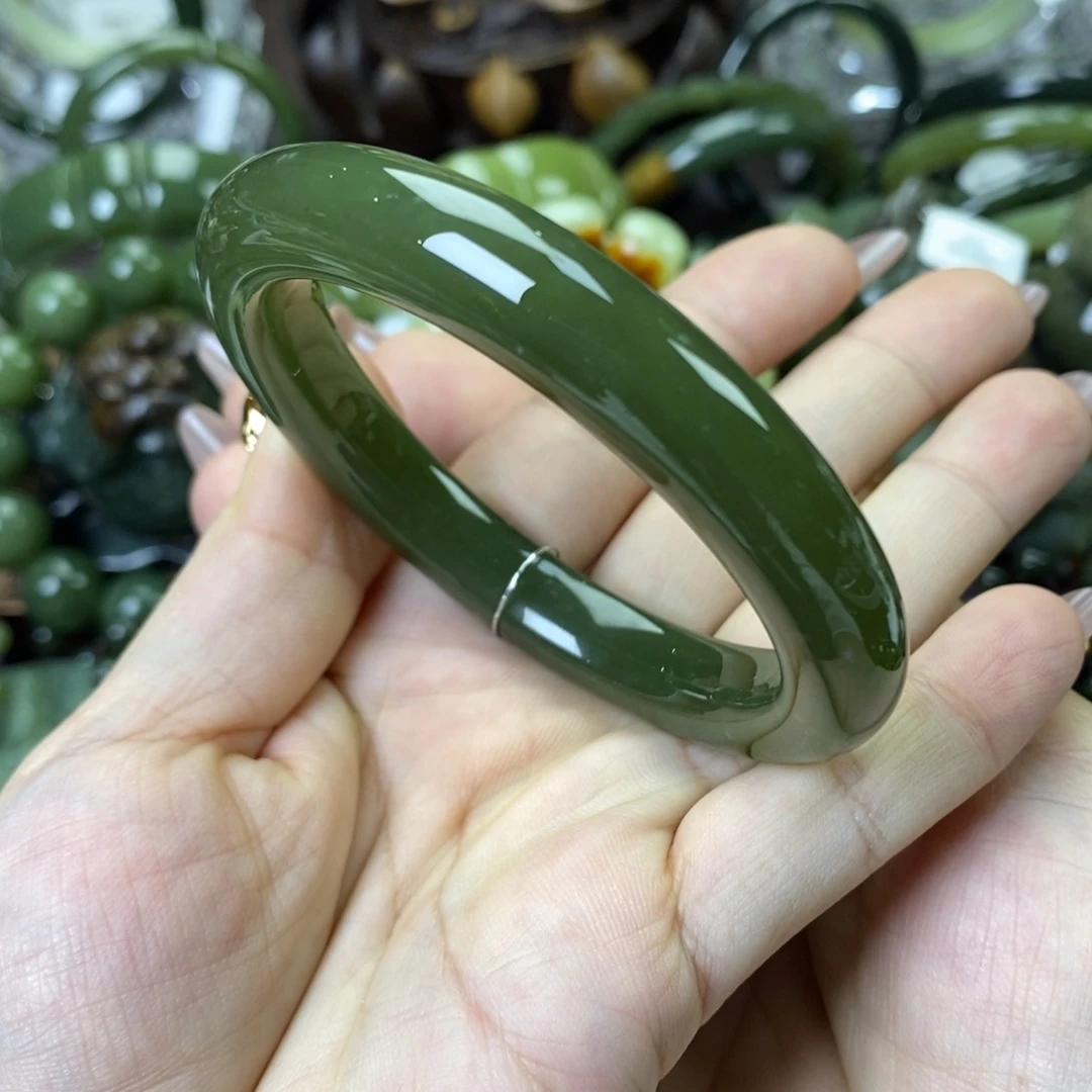 未镶嵌手串透闪石质玉特*冬手镯