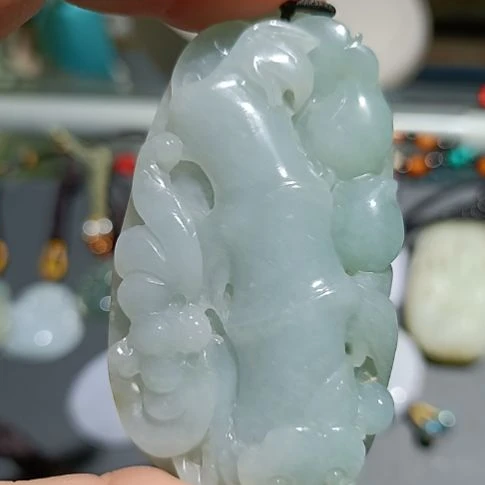 翡翠颈饰未镶嵌吊坠