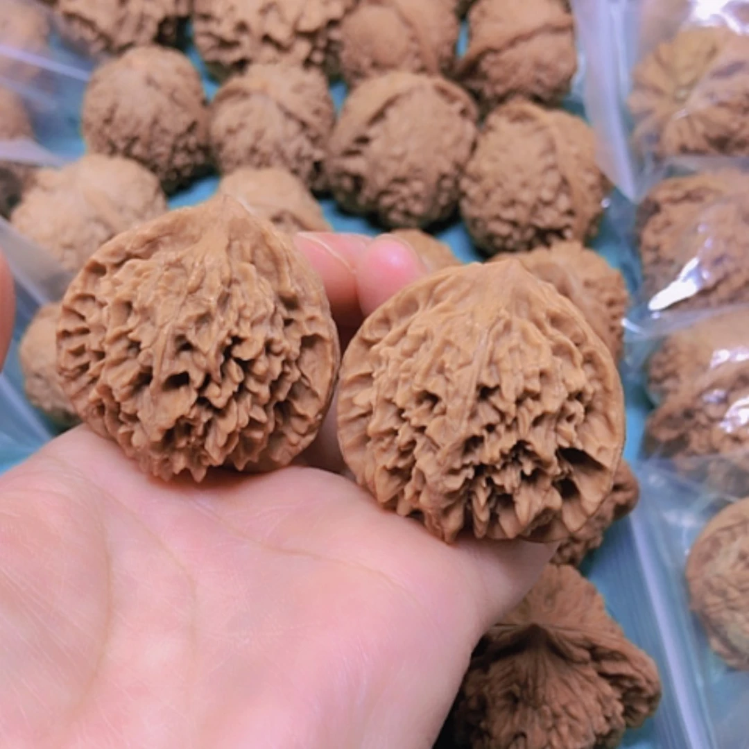 【闪购商品】摆件核桃40皇冠狮子头出油