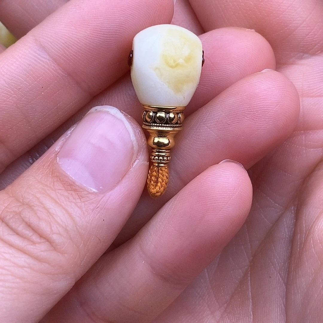 琥珀裸石18K金镶嵌与*12mm 蜜蜡三通