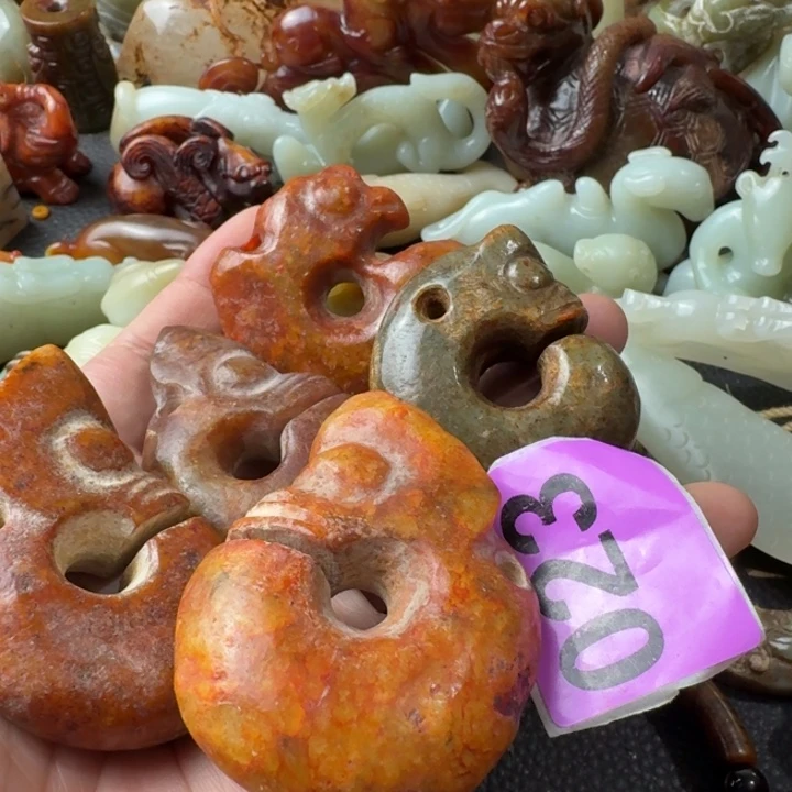 X***峰和田玉未镶嵌颈饰