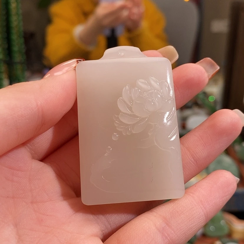 【闪购商品】吊坠(赠链)未镶嵌和田玉