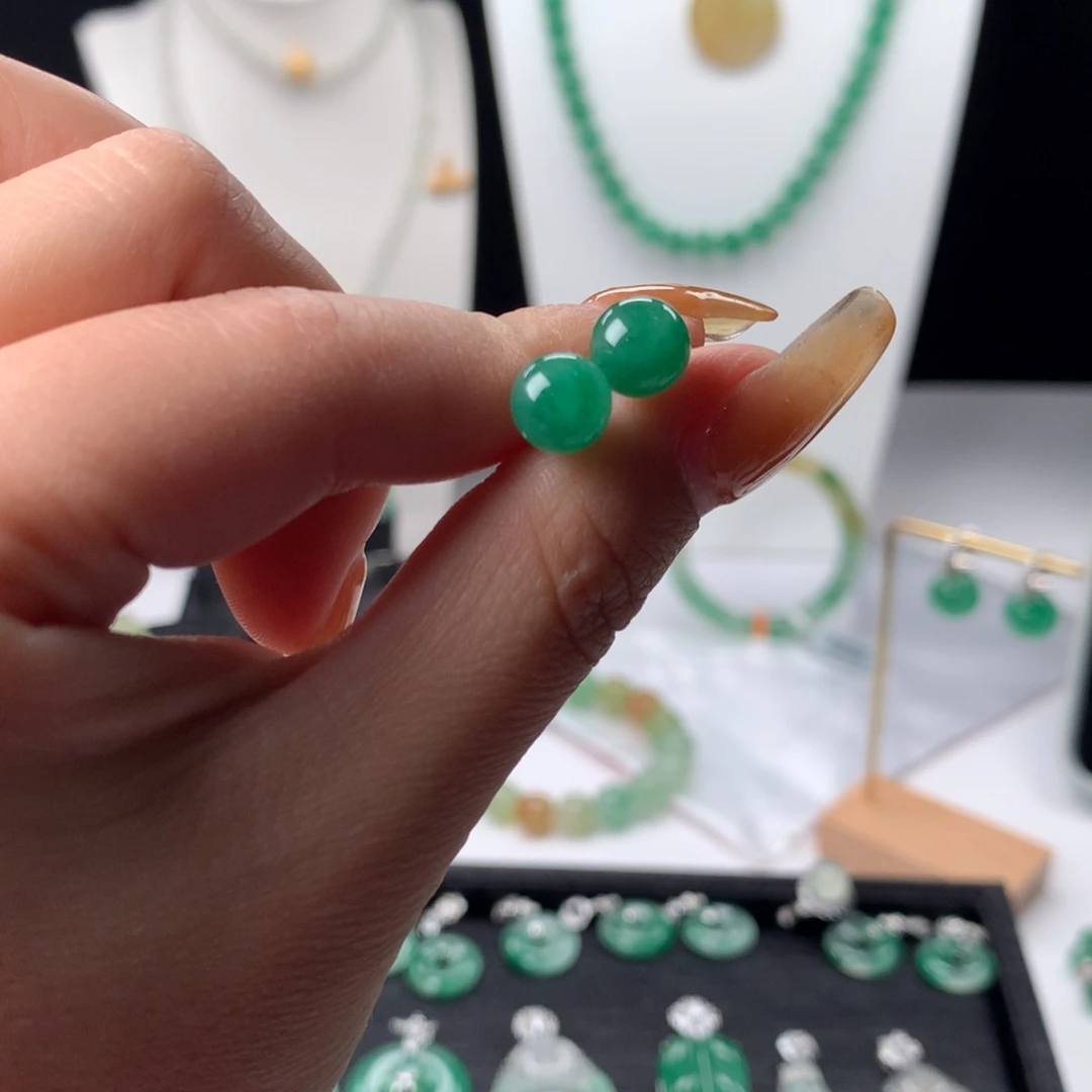 石英质玉（非洲翠）银S925镶嵌耳钉