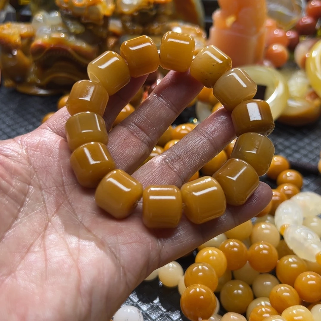 石英质玉未镶嵌颈饰