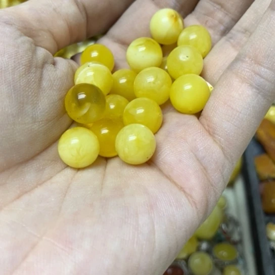 蜜蜡未镶嵌裸石多样性发货其一