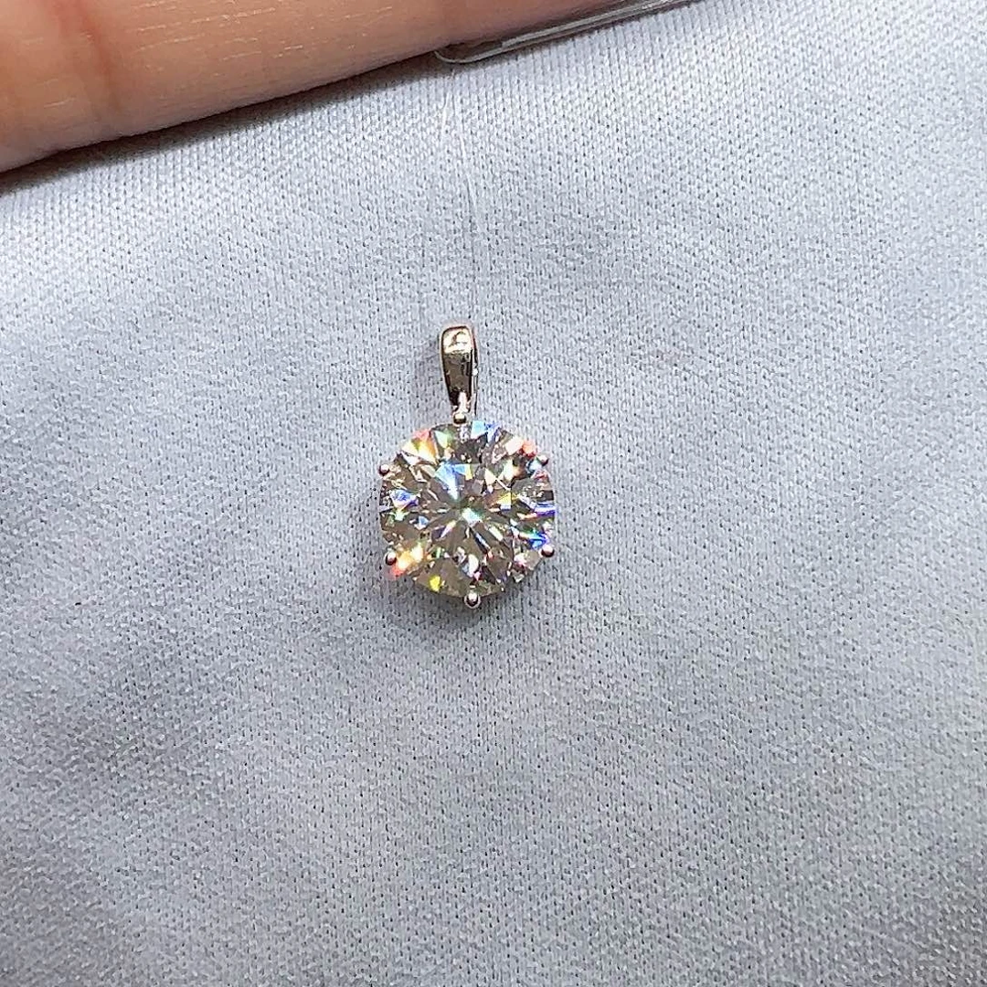 实验室培育钻石吊坠18K金镶嵌2.08克拉K白六爪吊坠