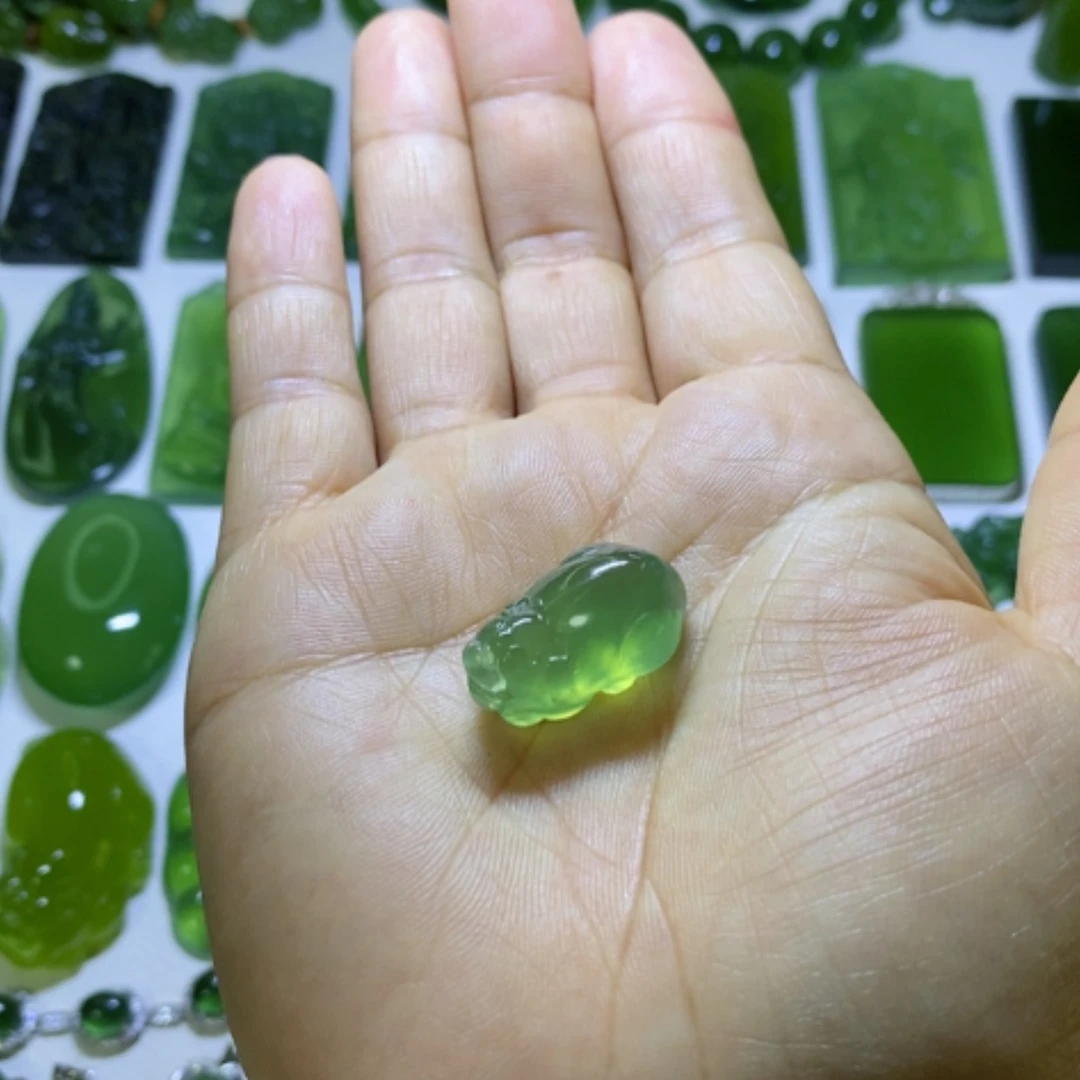 【闪购商品】蛇纹石玉颈饰未镶嵌