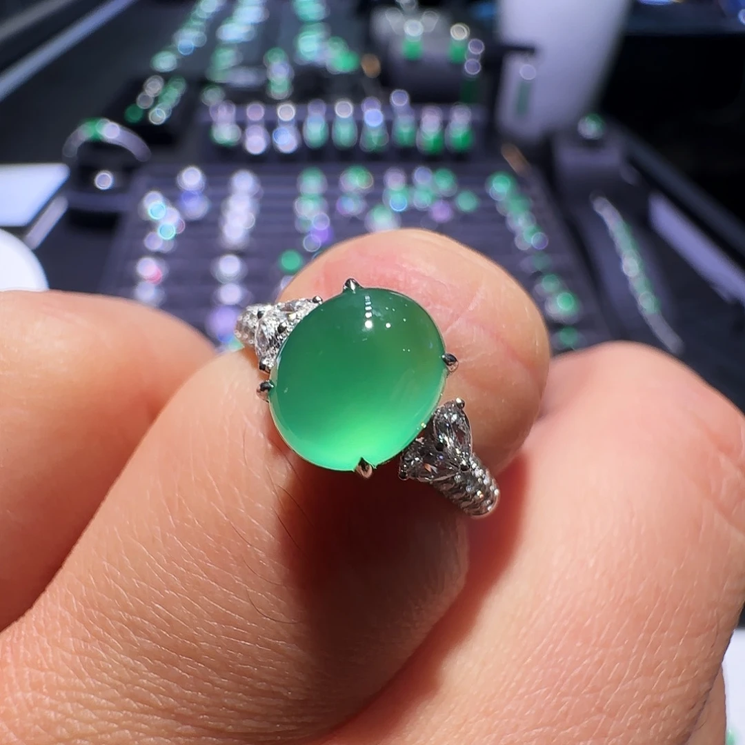 翡翠18K金镶嵌戒指