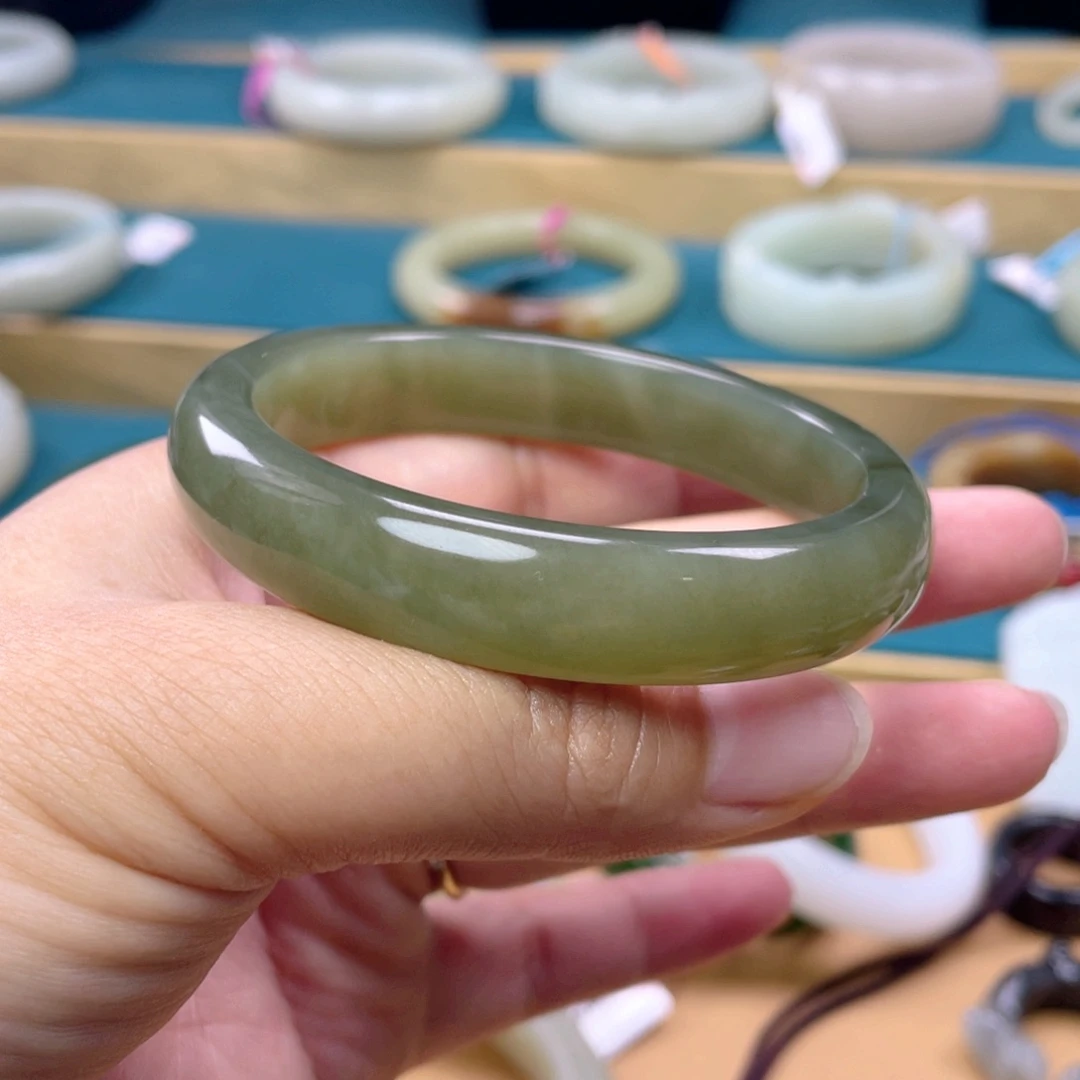 和田玉手镯未镶嵌9