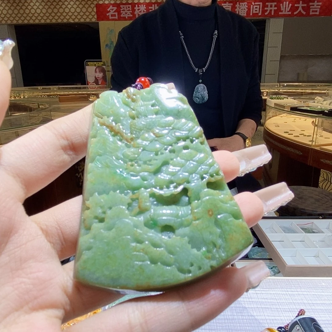 翡翠颈饰未镶嵌翡翠