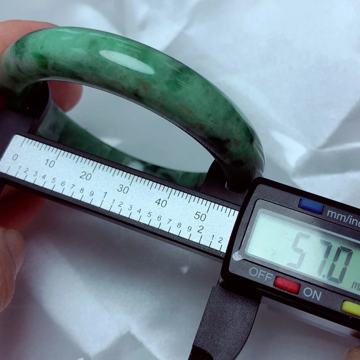 翡翠手镯未镶嵌手镯