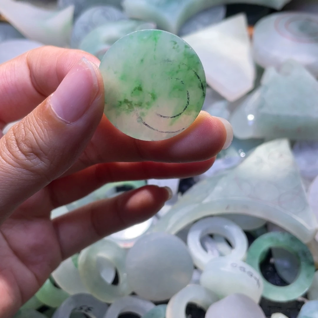 璀***璨未镶嵌定制翡翠翡翠